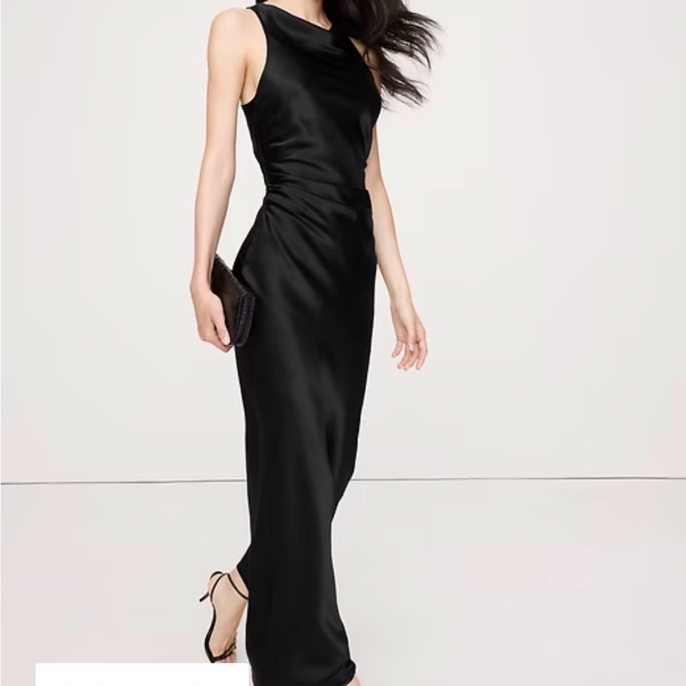 BR Elegant Black Silk Sleeveless Dress